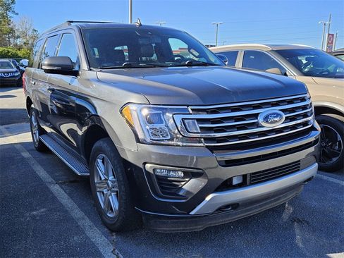 Used 2021 Ford Expedition XLT image 3
