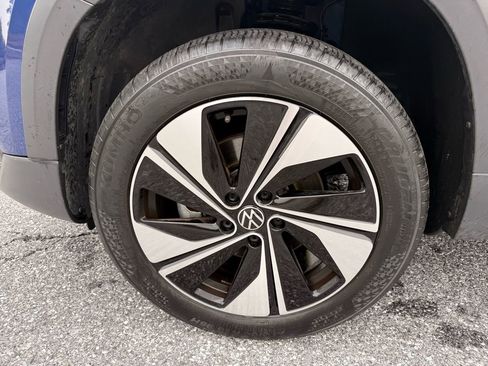 Used 2023 Volkswagen Taos SE image 32
