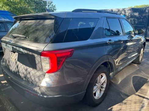 Used 2021 Ford Explorer XLT RWD image 3