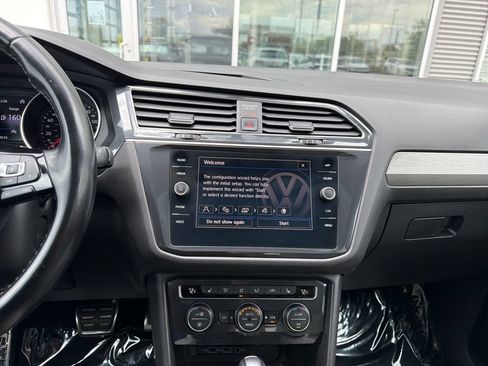 Certified 2020 Volkswagen Tiguan SE R-Line AWD/4WD image 20