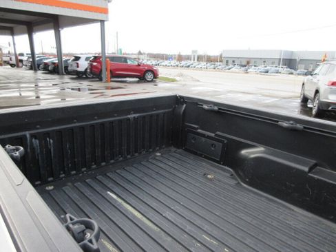 Used 2017 Toyota Tacoma SR5 image 28