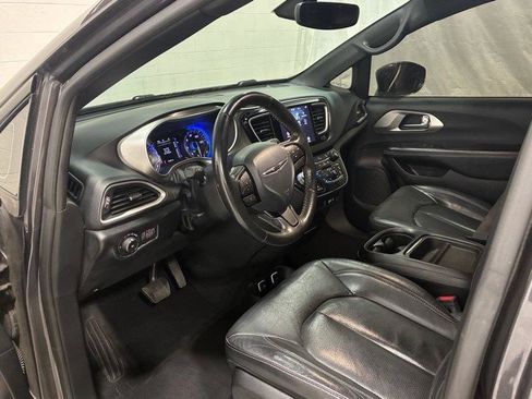 Used 2020 Chrysler Pacifica Touring-L AWD/4WD image 10