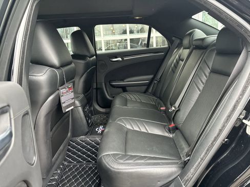 Used 2023 Chrysler 300 C image 7