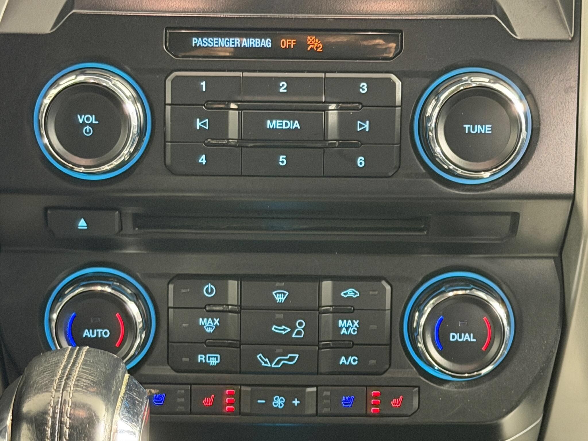 Used 2017 Ford F150 Lariat w/ Equipment Group 501A Mid AWD/4WD image 13