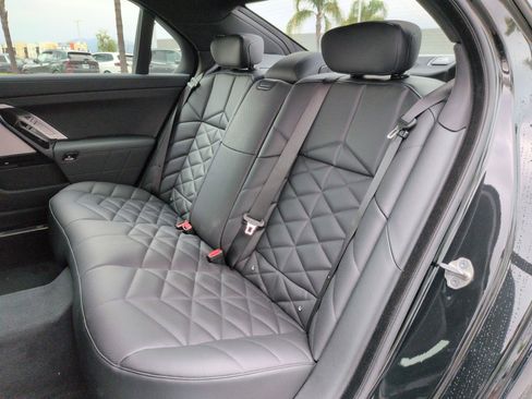 Used 2026 BMW 740i w/ Premium Package RWD image 30