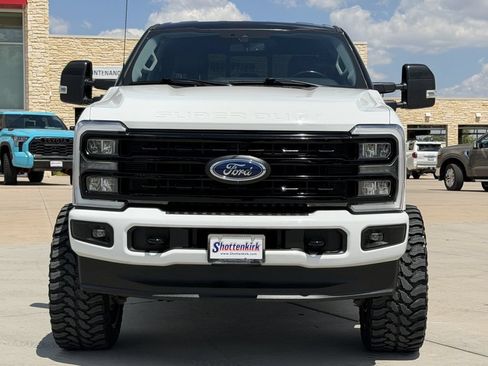 Used 2023 Ford F250 4x4 Crew Cab Super Duty image 7