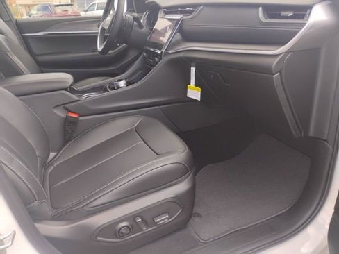 New 2025 Jeep Grand Cherokee Limited image 19