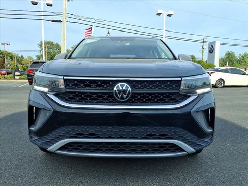 Certified 2023 Volkswagen Taos SE image 2