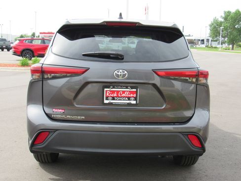Used 2023 Toyota Highlander L FWD image 7