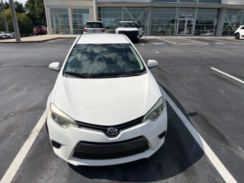 Used 2016 Toyota Corolla LE FWD image 2