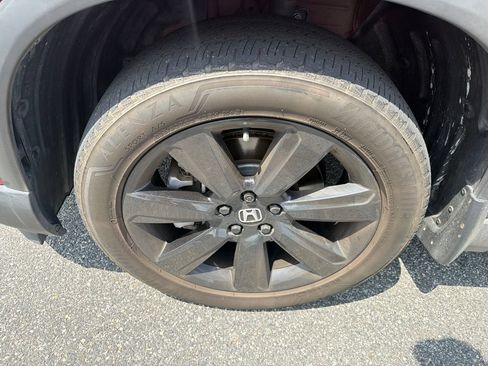 Used 2025 Honda Pilot Black Edition image 12