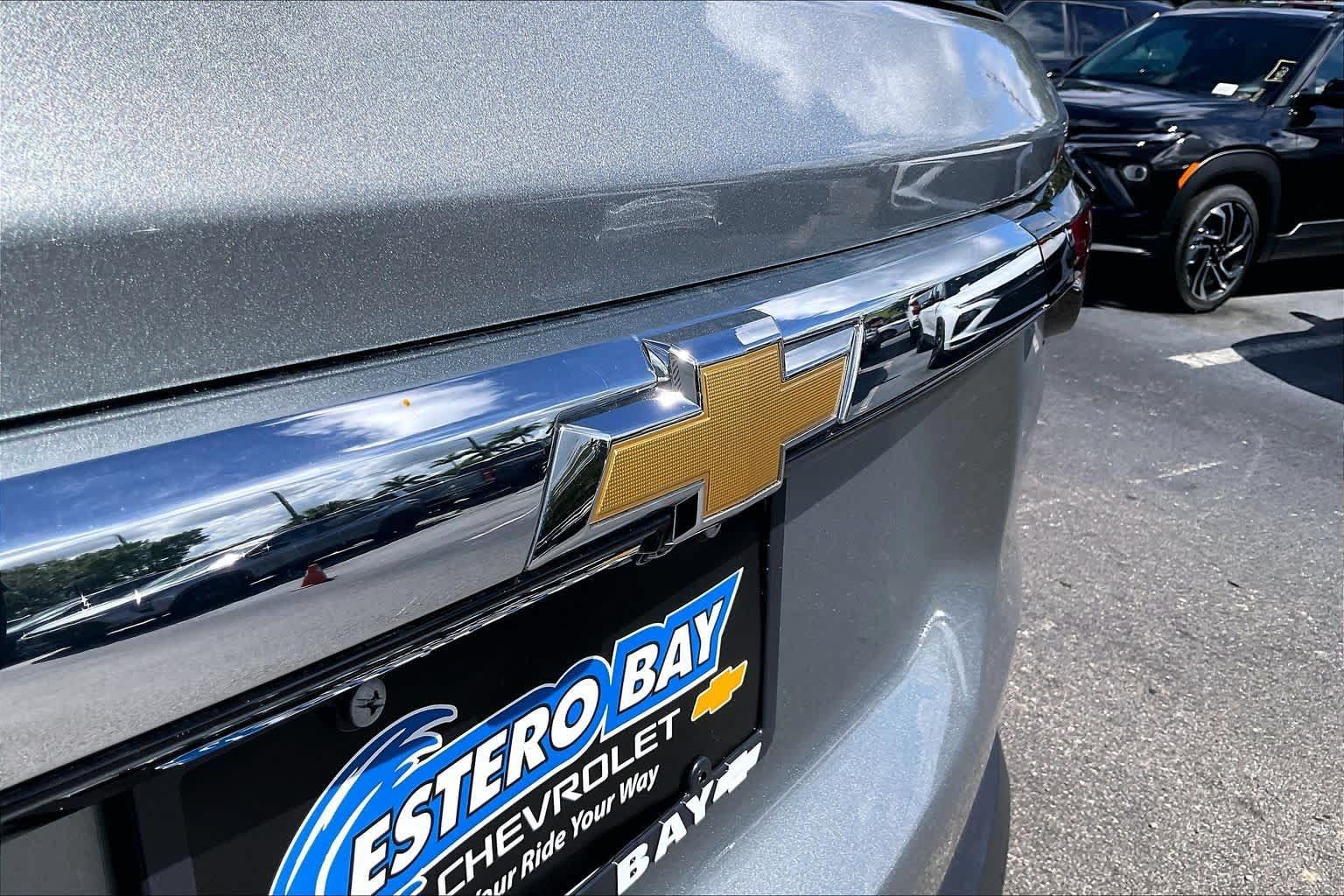 Used 2023 Chevrolet Traverse LT FWD image 9