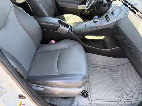 Used 2013 Toyota Prius Four w/ Deluxe Solar Roof Pkg FWD image 63