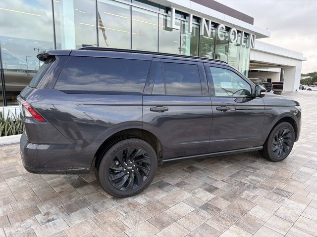 Certified 2025 Lincoln Navigator Reserve w/ Jet Appearance Package AWD/4WD image 2