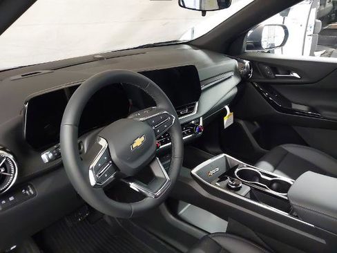 New 2026 Chevrolet Equinox LT image 2