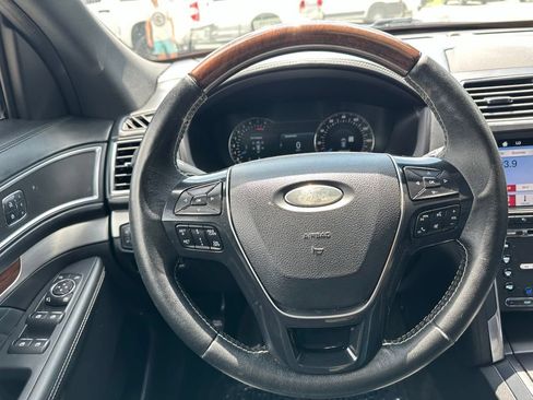 Used 2017 Ford Explorer Platinum AWD/4WD image 29