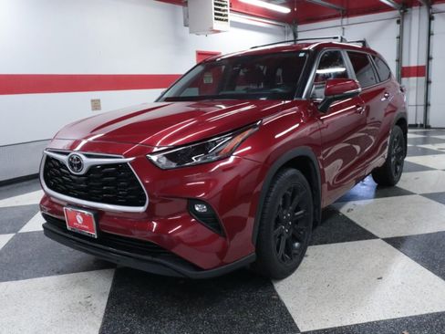 Used 2023 Toyota Highlander LE image 5