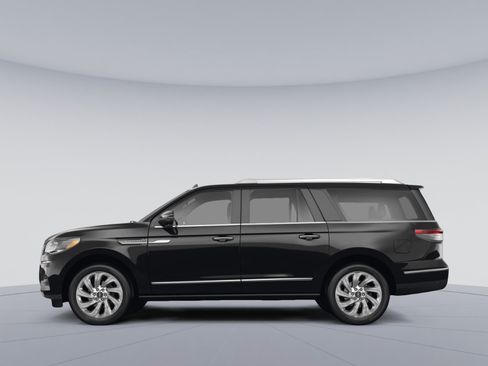 Used 2022 Lincoln Navigator L Reserve AWD/4WD image 2