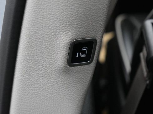 Used 2024 Chrysler Pacifica Limited image 27