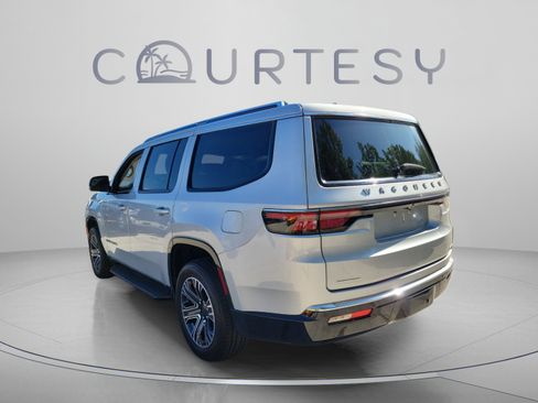 Used 2022 Jeep Wagoneer Series I w/ Convenience Group I AWD/4WD image 2