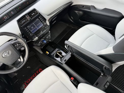 Certified 2022 Toyota Prius XLE image 17