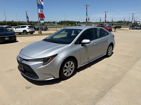Used 2022 Toyota Corolla LE FWD image 1