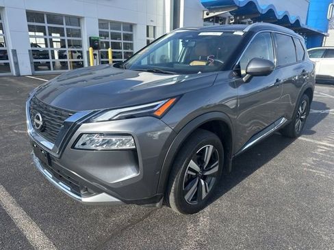 Used 2023 Nissan Rogue Platinum image 2