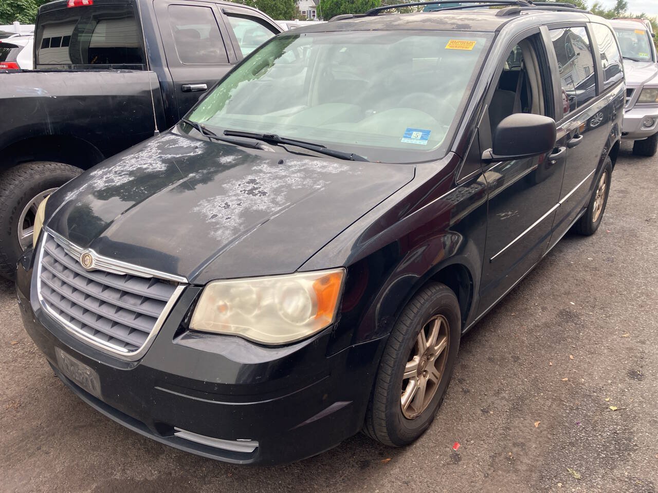Used 2008 Chrysler Town & Country LX FWD image 2