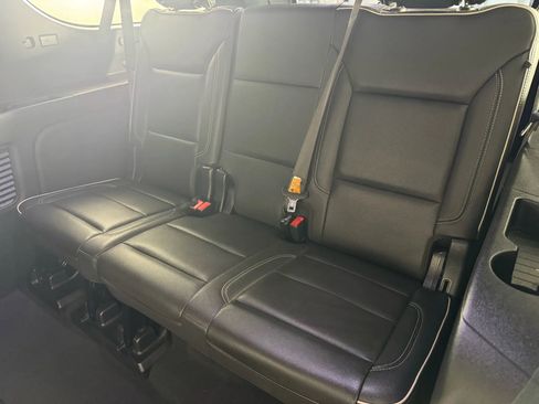 Used 2022 GMC Yukon XL SLT image 42