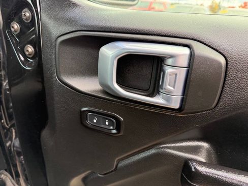 Used 2021 Jeep Gladiator Rubicon w/ Dual Top Group AWD/4WD image 59