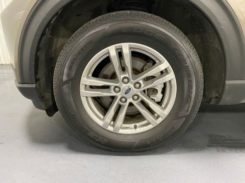 Used 2021 Ford Explorer XLT image 15