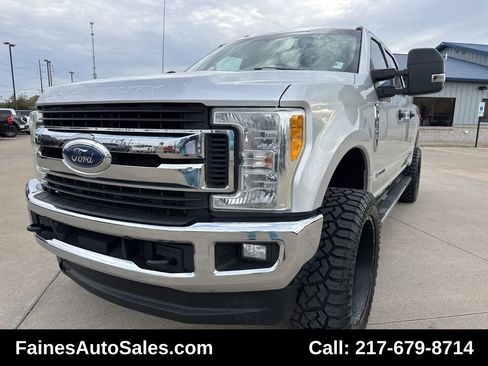 Used 2017 Ford F250 XLT w/ XLT Value Package image 2