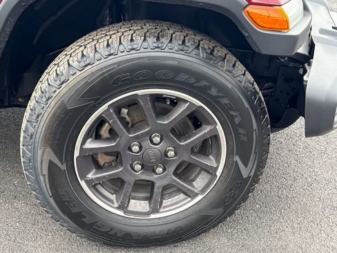 Used 2021 Jeep Wrangler Unlimited Sahara image 9