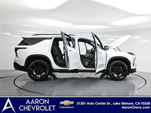 New 2026 Chevrolet Traverse LT image 3