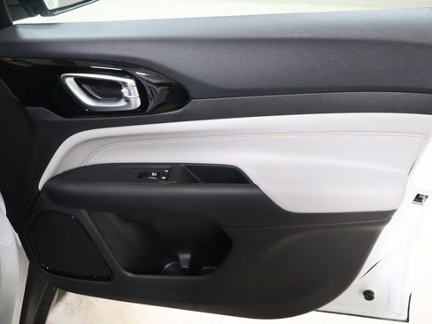 New 2026 Jeep Compass Limited image 19