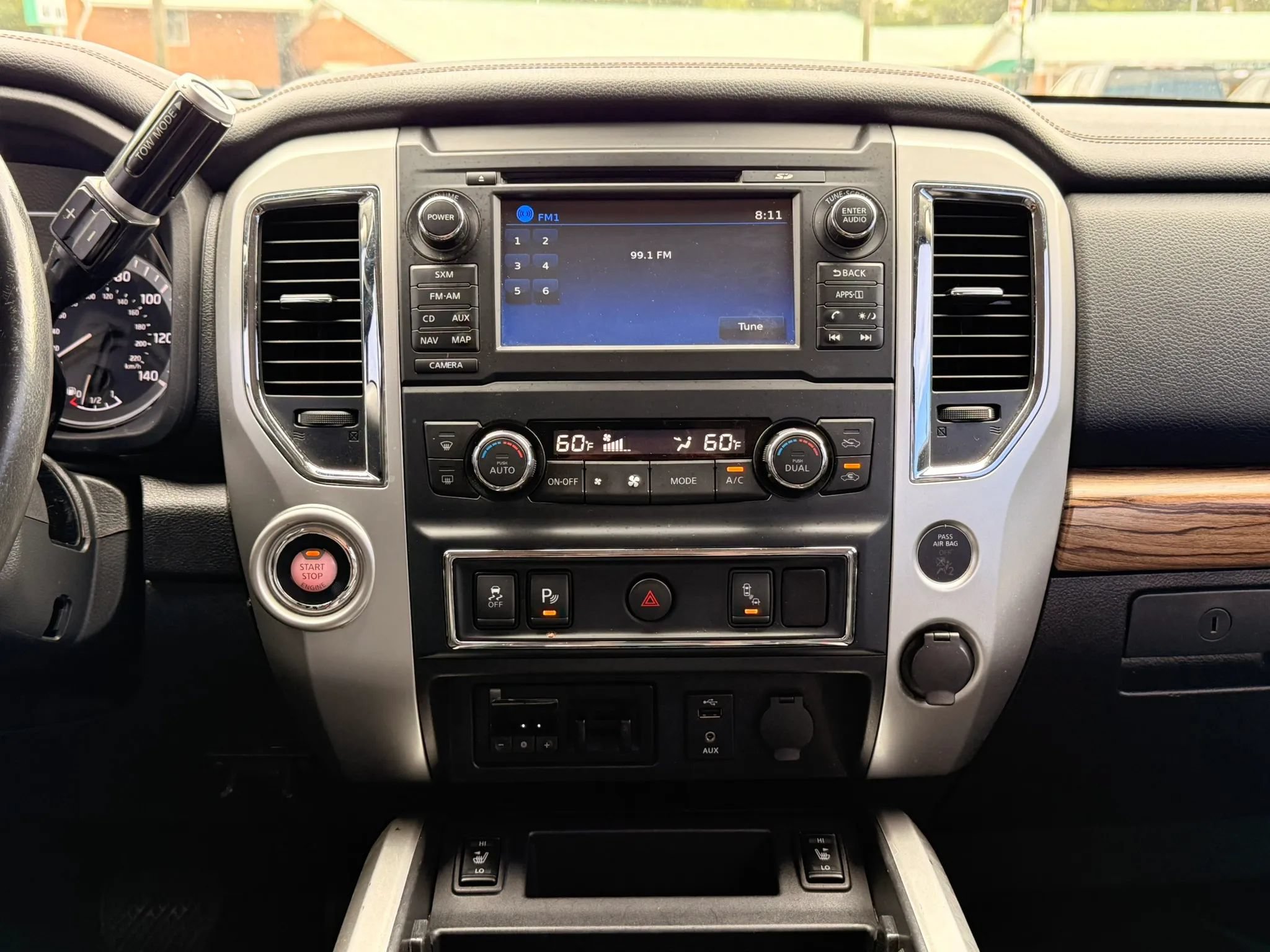 Used 2017 Nissan Titan SL w/ SL Towing Convenience Package RWD image 21