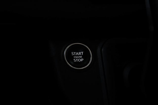 Used 2023 Land Rover Defender 130 X-Dynamic SE AWD/4WD image 19