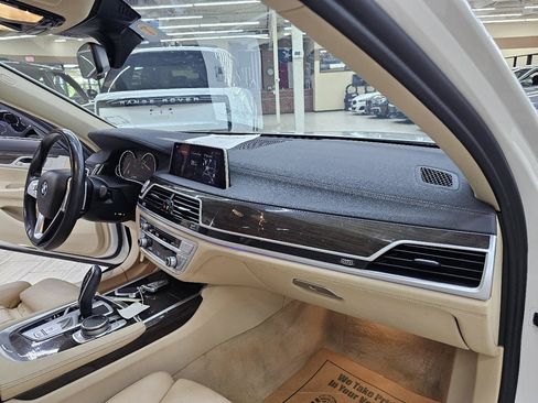 Used 2019 BMW 740i RWD image 23