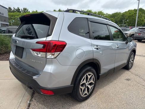Used 2023 Subaru Forester Premium AWD/4WD image 2