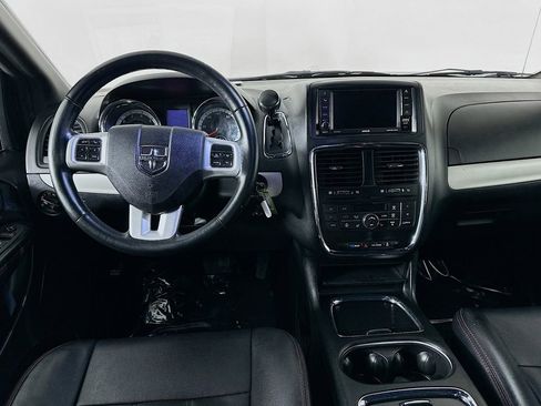 Certified 2019 Dodge Grand Caravan GT image 28