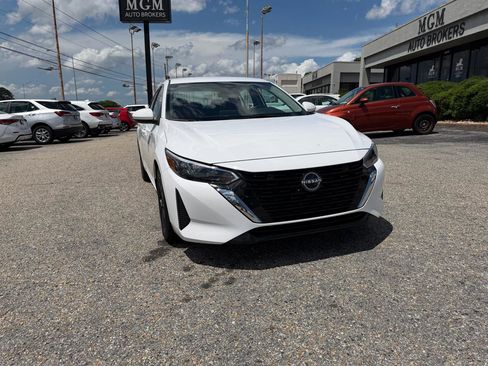 Used 2024 Nissan Sentra SV FWD image 3
