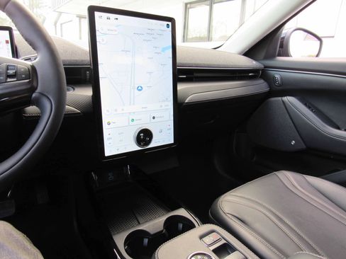 Used 2022 Ford Mustang Mach-E Premium image 21