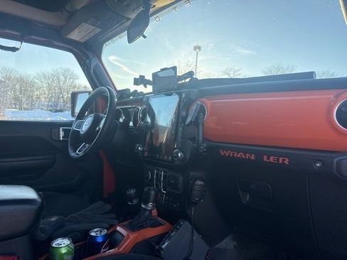 Used 2018 Jeep Wrangler Unlimited Rubicon w/ Cold Weather Group image 16