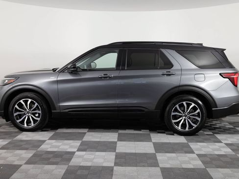 Used 2025 Ford Explorer ST-Line w/ Premium Package RWD image 3