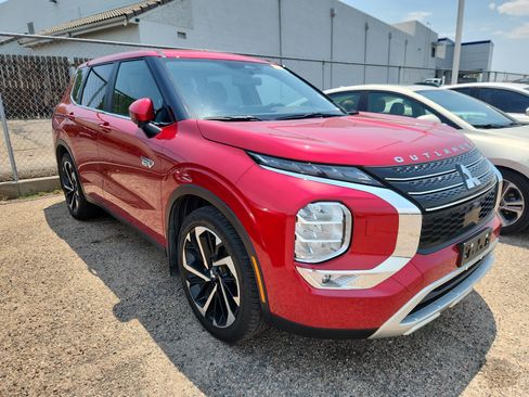 Used 2023 Mitsubishi Outlander SE AWD/4WD image 3