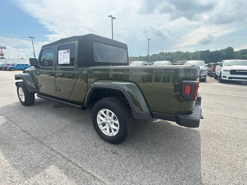 Used 2023 Jeep Gladiator Sport AWD/4WD image 6