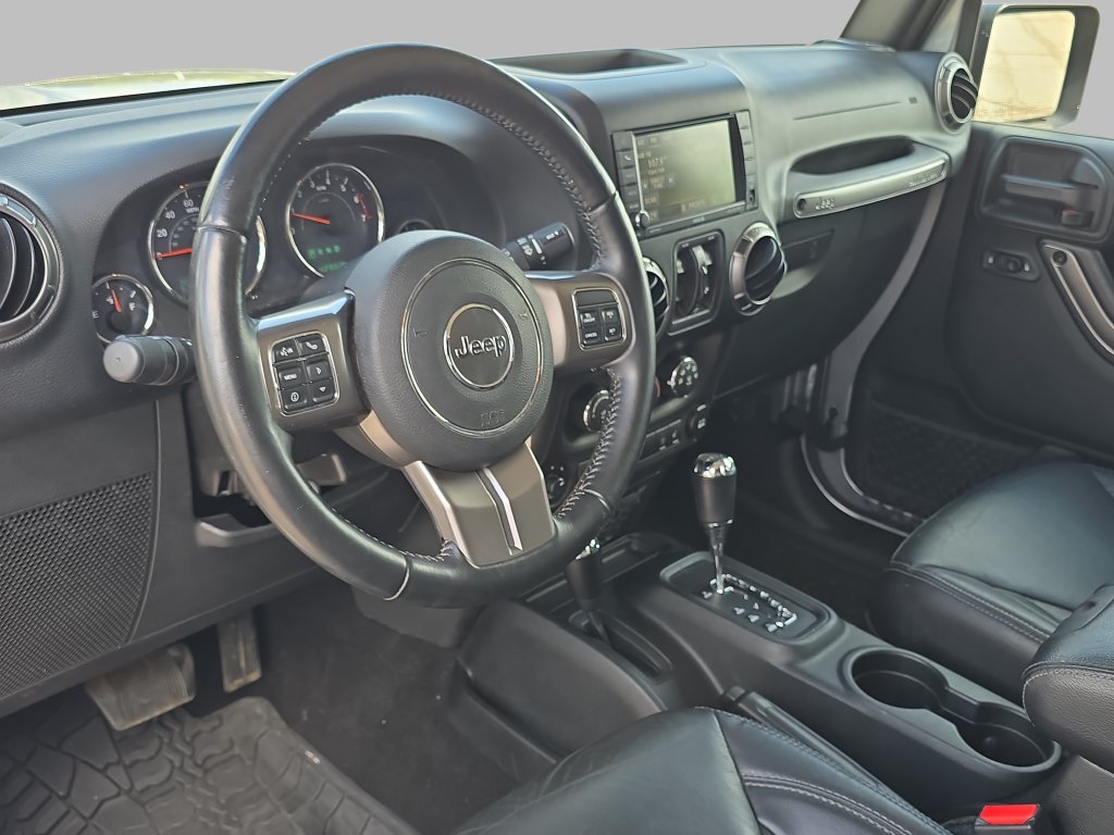 Used 2018 Jeep Wrangler Unlimited Sahara w/ Dual Top Group AWD/4WD image 17