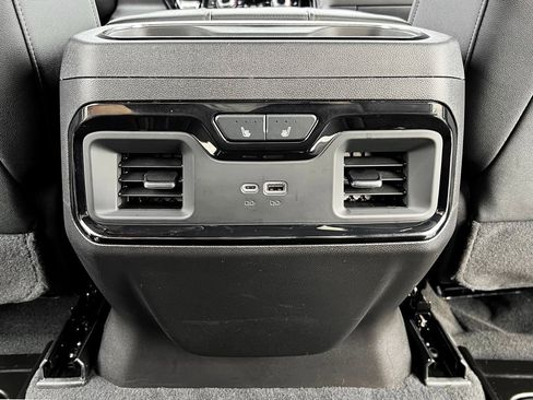 Used 2024 GMC Sierra 1500 AT4 image 22