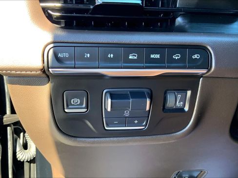 Used 2022 Cadillac Escalade Sport w/ Touring Package AWD/4WD image 33