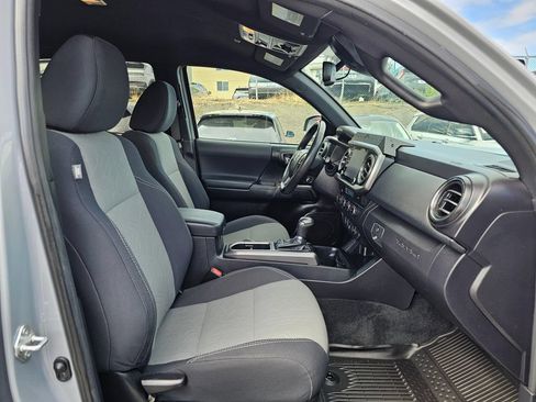 Used 2021 Toyota Tacoma TRD Off-Road AWD/4WD image 11